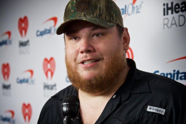 49 Sensational Luke Combs Quotes and Song Lyrics